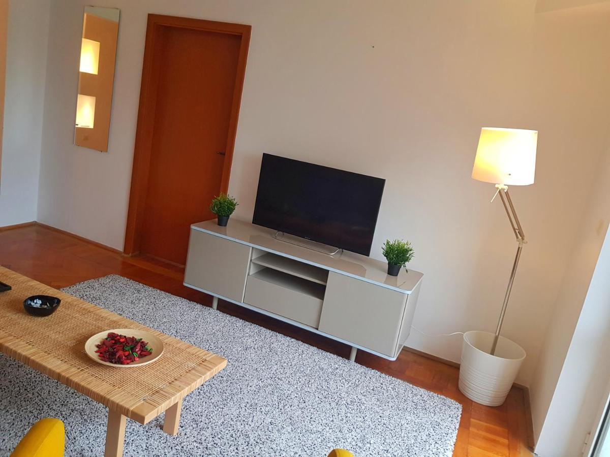 Apartment With Amazing View Near Old Town Boekarest Buitenkant foto